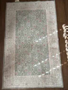 Floral Medallion Area Rug in Sage and Blush